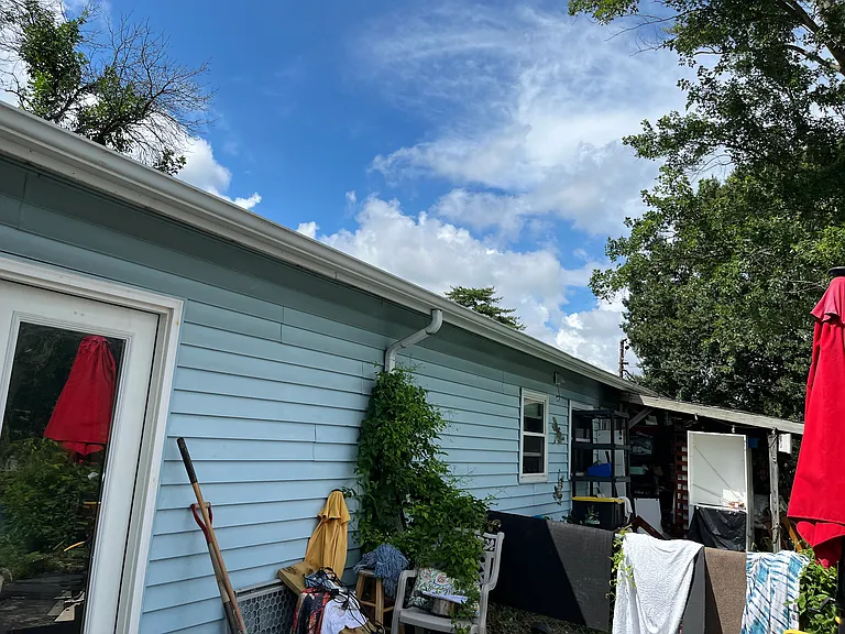 248 Howard Dr — Photo 2