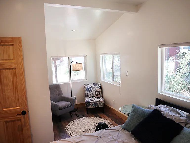 548 Campbell St — Photo 7