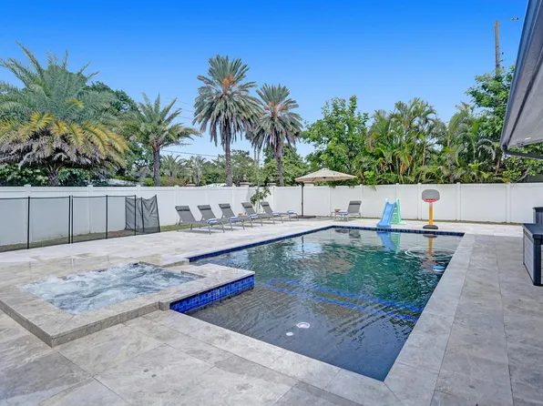 2300 NE 13th St, Pompano Beach, FL 33062