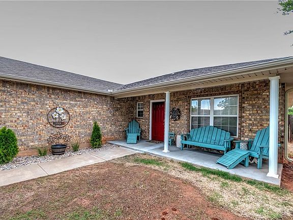 2nd image of 106 N Oakwood Ave
