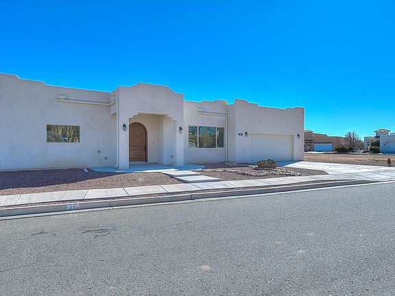2nd image of 211 Calle Consuelo NE
