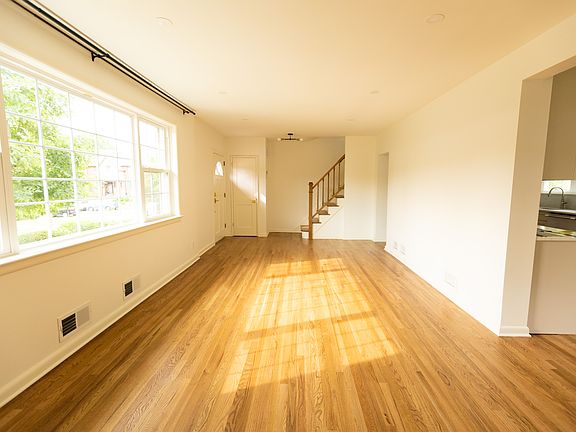 4th image of 228 Carol Ave