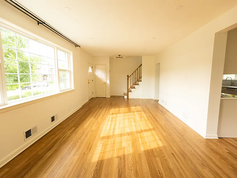 228 Carol Ave — Photo 2