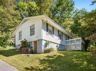 7266 Wilson Rd, Boones Mill, VA 24065