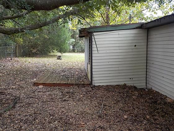 5th image of 850 NW 52nd Ave