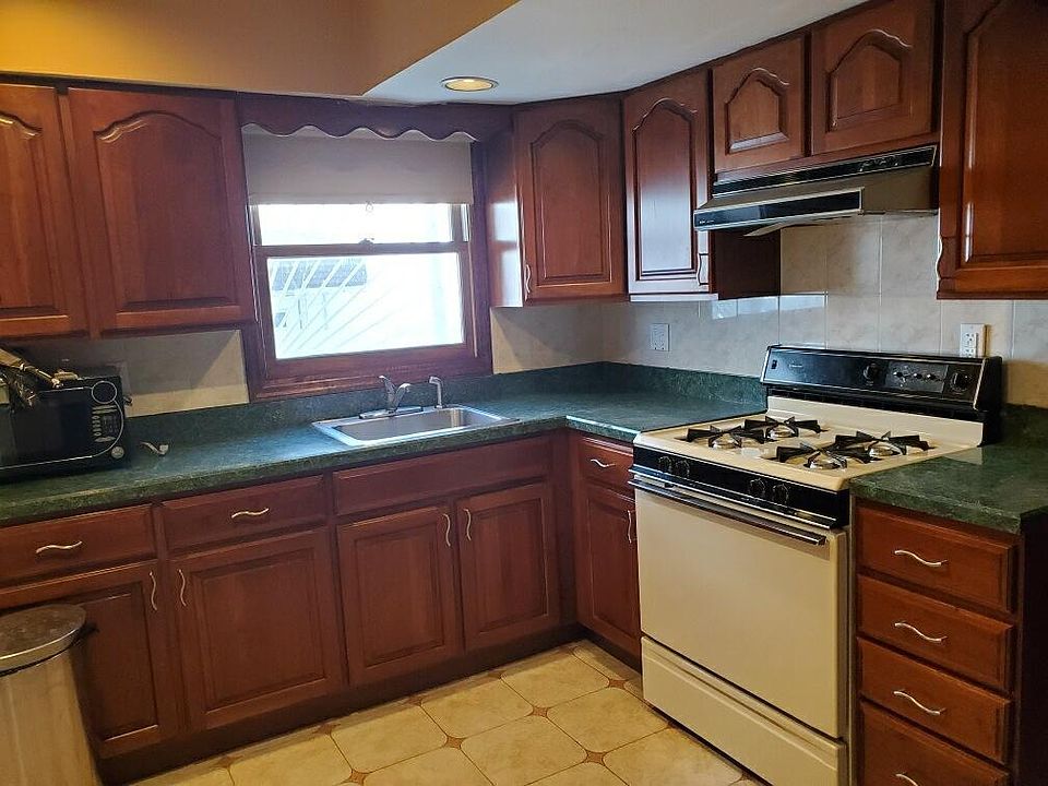 2nd image of 35 Niles Pl
