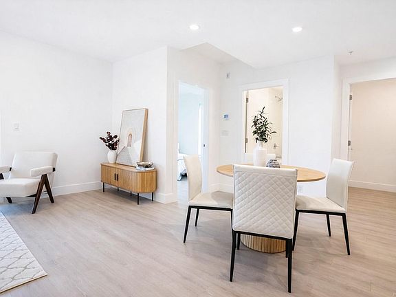 3rd image of 258 Helmcken Rd #207