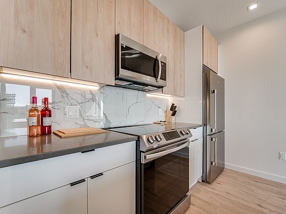 5th image of 408 Whiton St #607