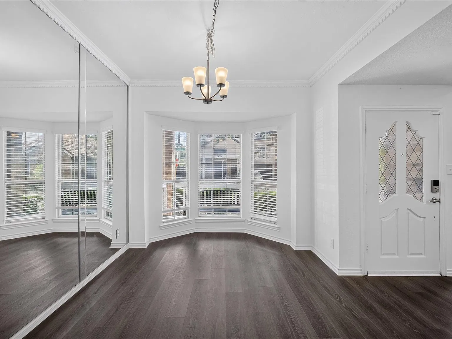 3 bed, 2.5 bath, 2421 sqft, $3,800 — Photo 4