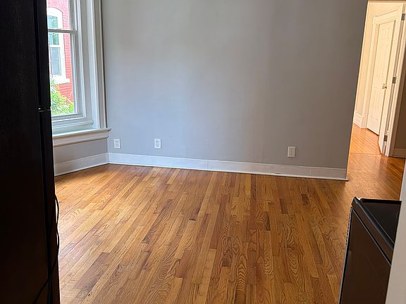 3rd image of 1437 W Hamilton St #1