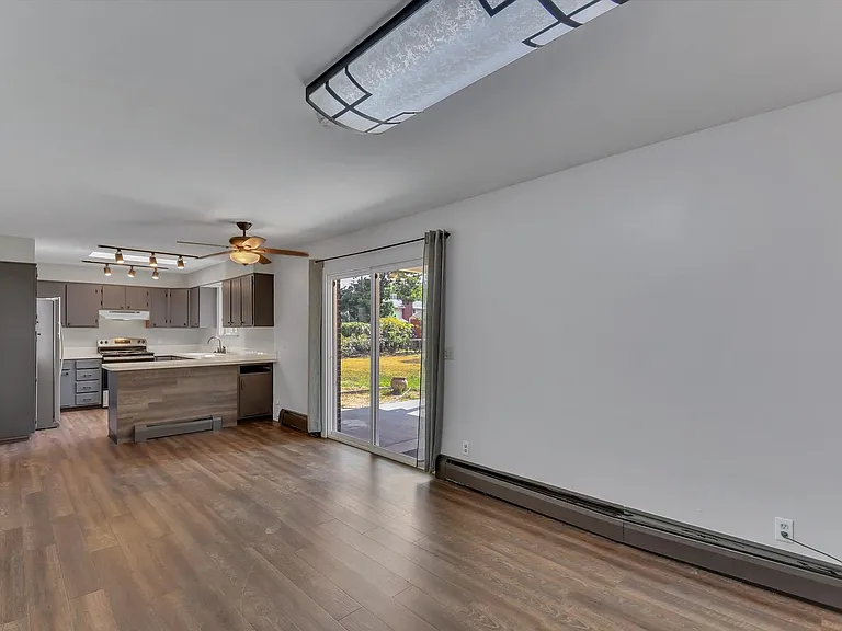 7687 Newman St — Photo 13