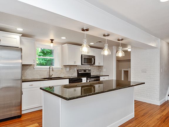 3rd image of 138 Earl Ave