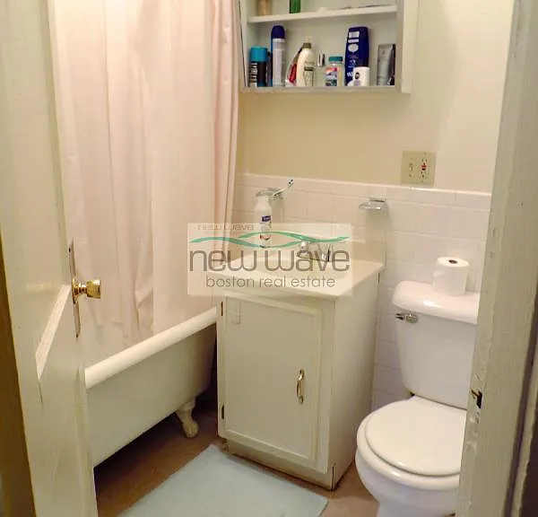 100 Queensberry St #3 — Photo 6
