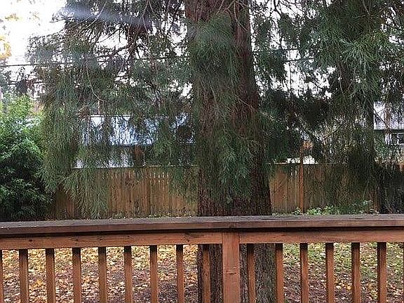 3rd image of 614 SE 99th Ave