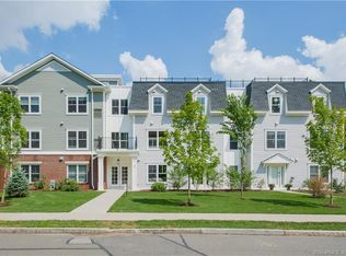 2 Bishop Rd #204, West Hartford, CT 06119