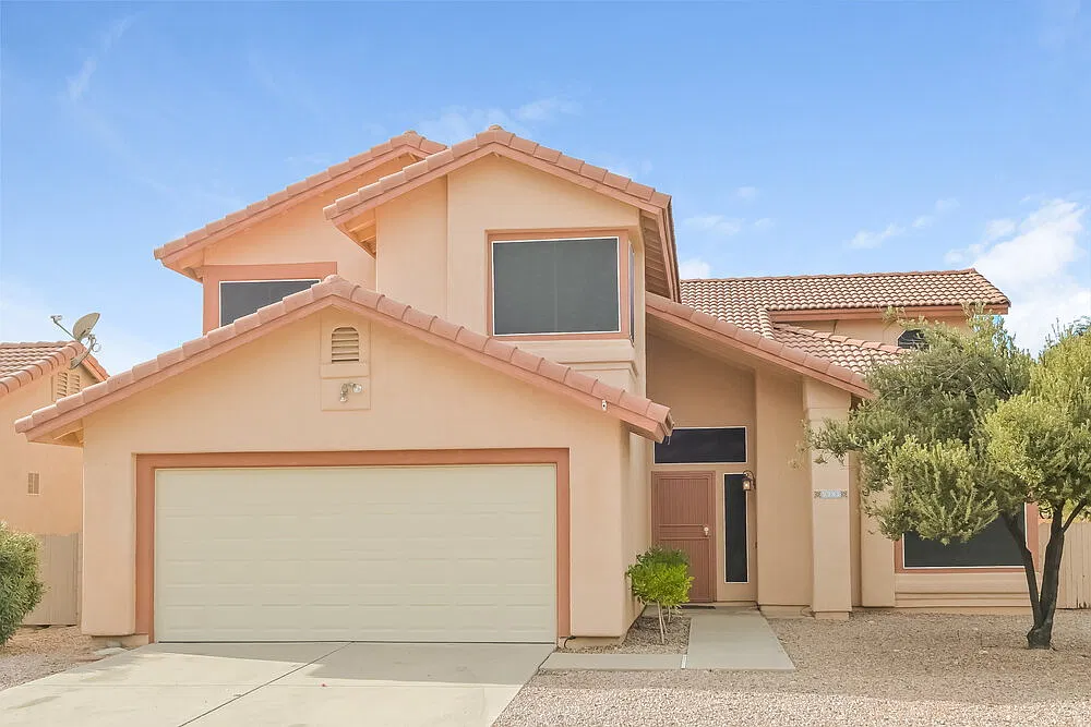 4 bed, 2.5 bath, 2022 sqft, $2,620 — Photo 1