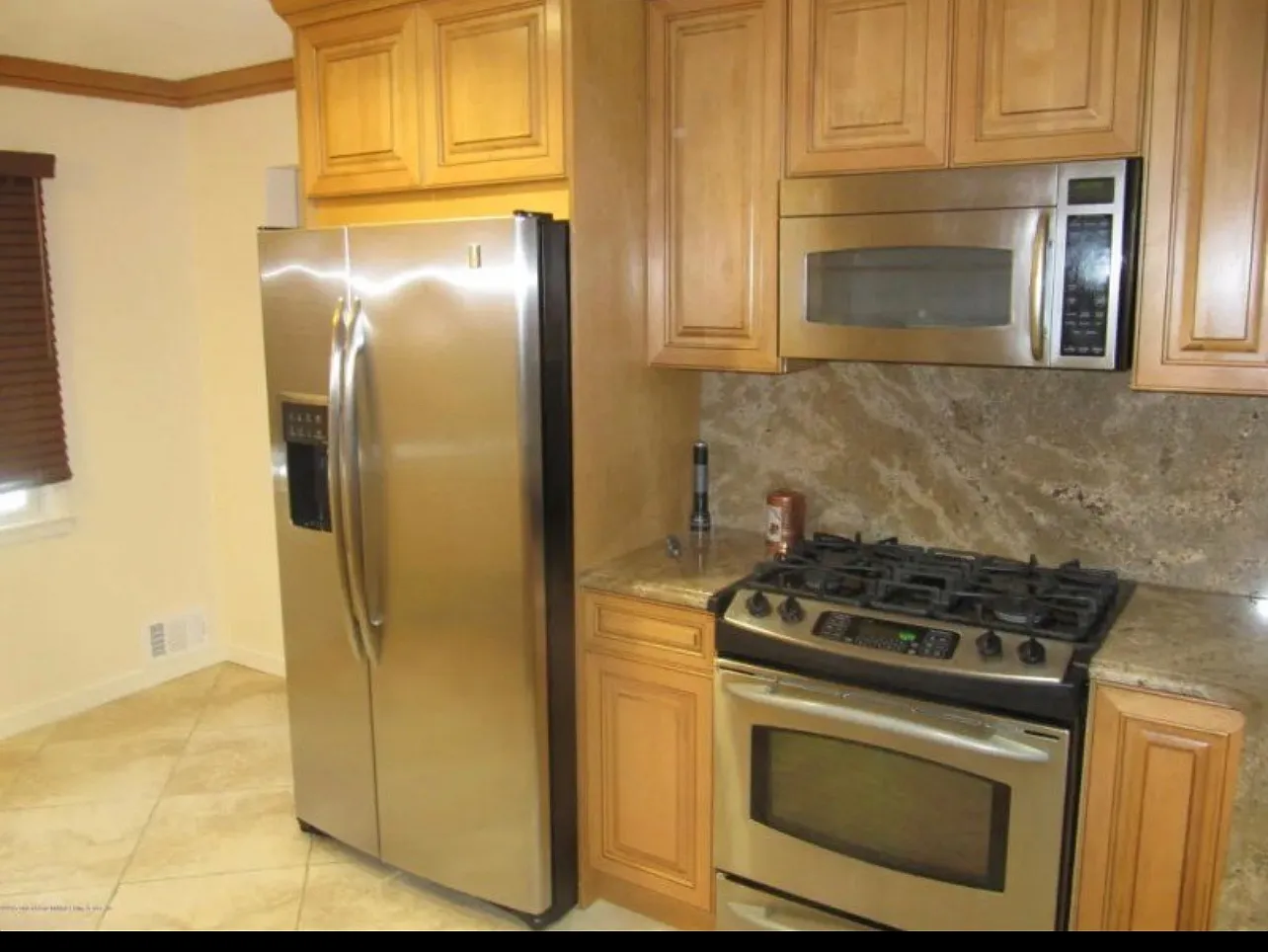 3 bed, 2040 sqft, $3,800 — Photo 4