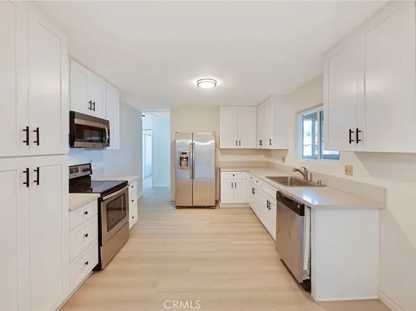 19665 Grey Mountain Rd, Adelanto, CA 92301