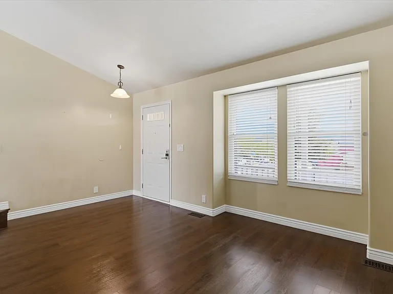 1109 E 3350 N — Photo 3