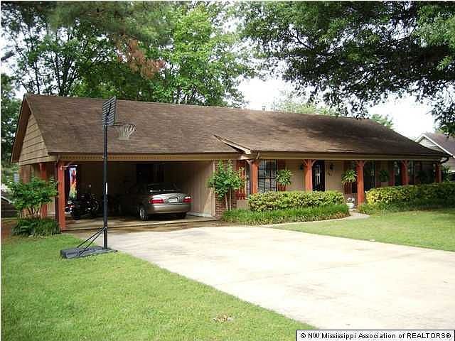 1st image of 447 Lake Shore Dr N