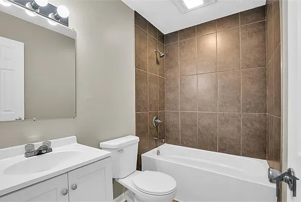 1511 Kings Way #B — Photo 14