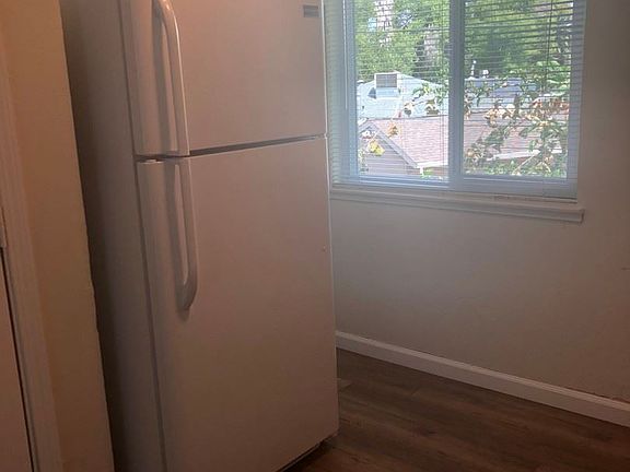 3rd image of 3228 Fairview Ct APT 09
