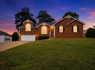 848 Nandina Ct, Clarksville, TN 37043
