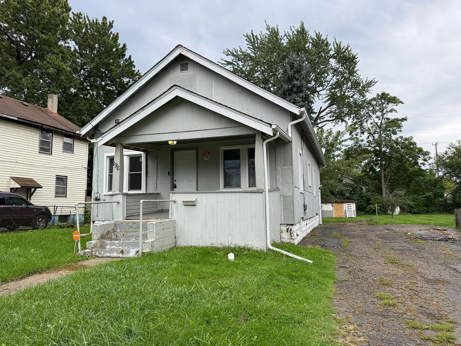 3 bed, 1000 sqft, $1,500 — Photo 1