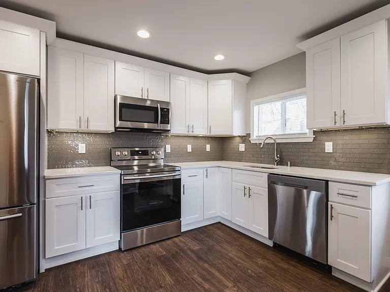 W170N8758 Edgewood Pl — Photo 3
