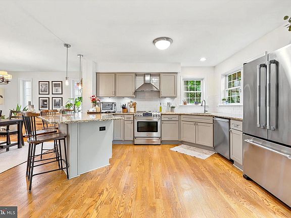 3rd image of 257 Paoli Ave