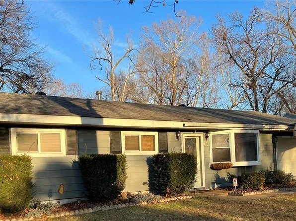 1709 Andrews Dr, Cahokia, IL 62206