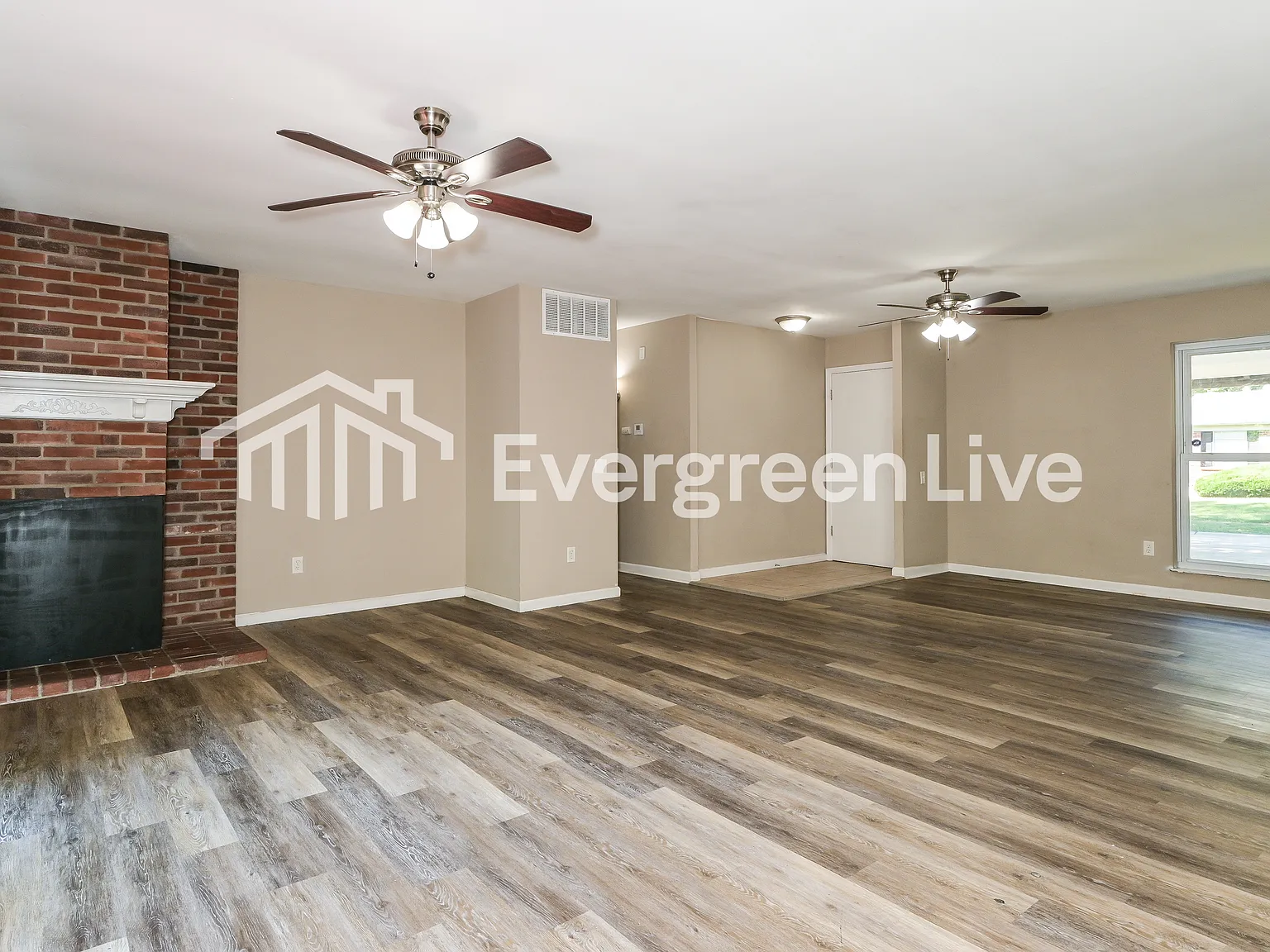 3 bed, 2.0 bath, 1294 sqft, $1,445 — Photo 4