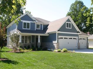 528 Bridle Ln, Wheaton, IL 60187