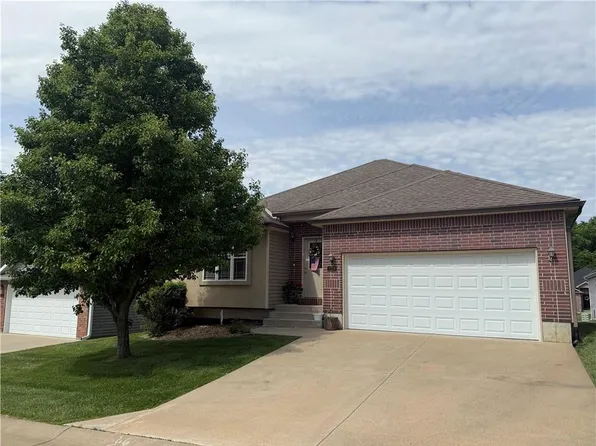1208 Half Day Dr, Warrensburg, MO 64093