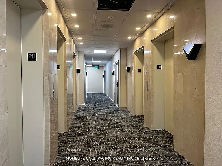 88 Corporate Dr #Penthouse 17 — Photo 6