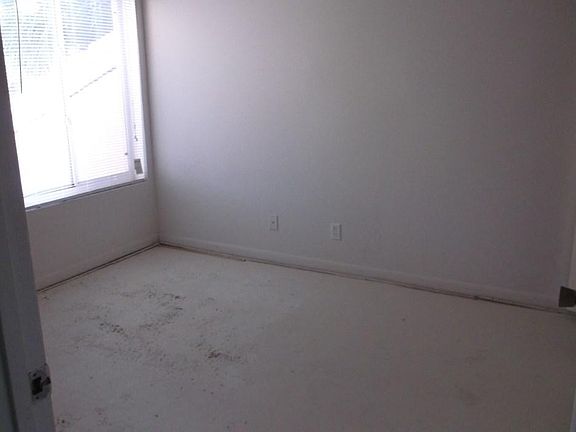 5th image of 815 W Boynton Beach Boulevard #205