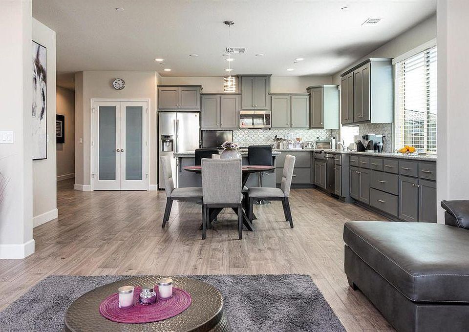 Kitchen/Dining Area
