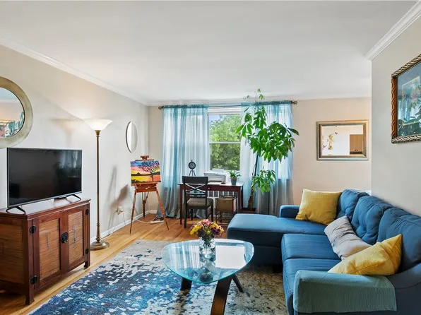98 DeHaven Drive #4M, Yonkers, NY 10703