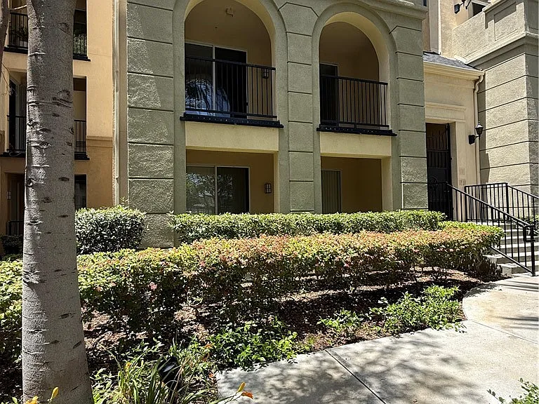 2250 Watermarke — Photo 1