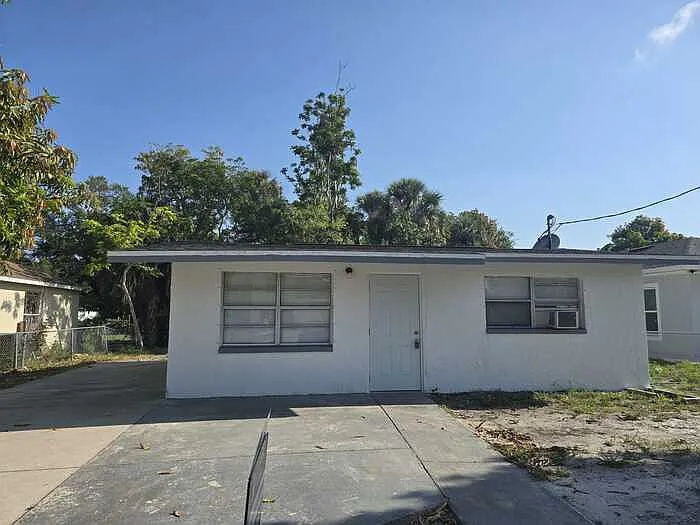 2 bed, 1.0 bath, $1,100 — Photo 2