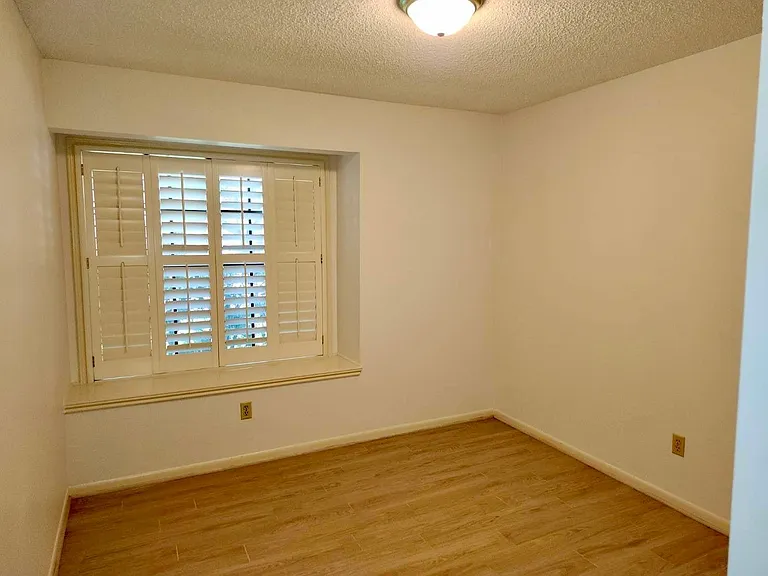 2118 Hickory Lawn Dr — Photo 9