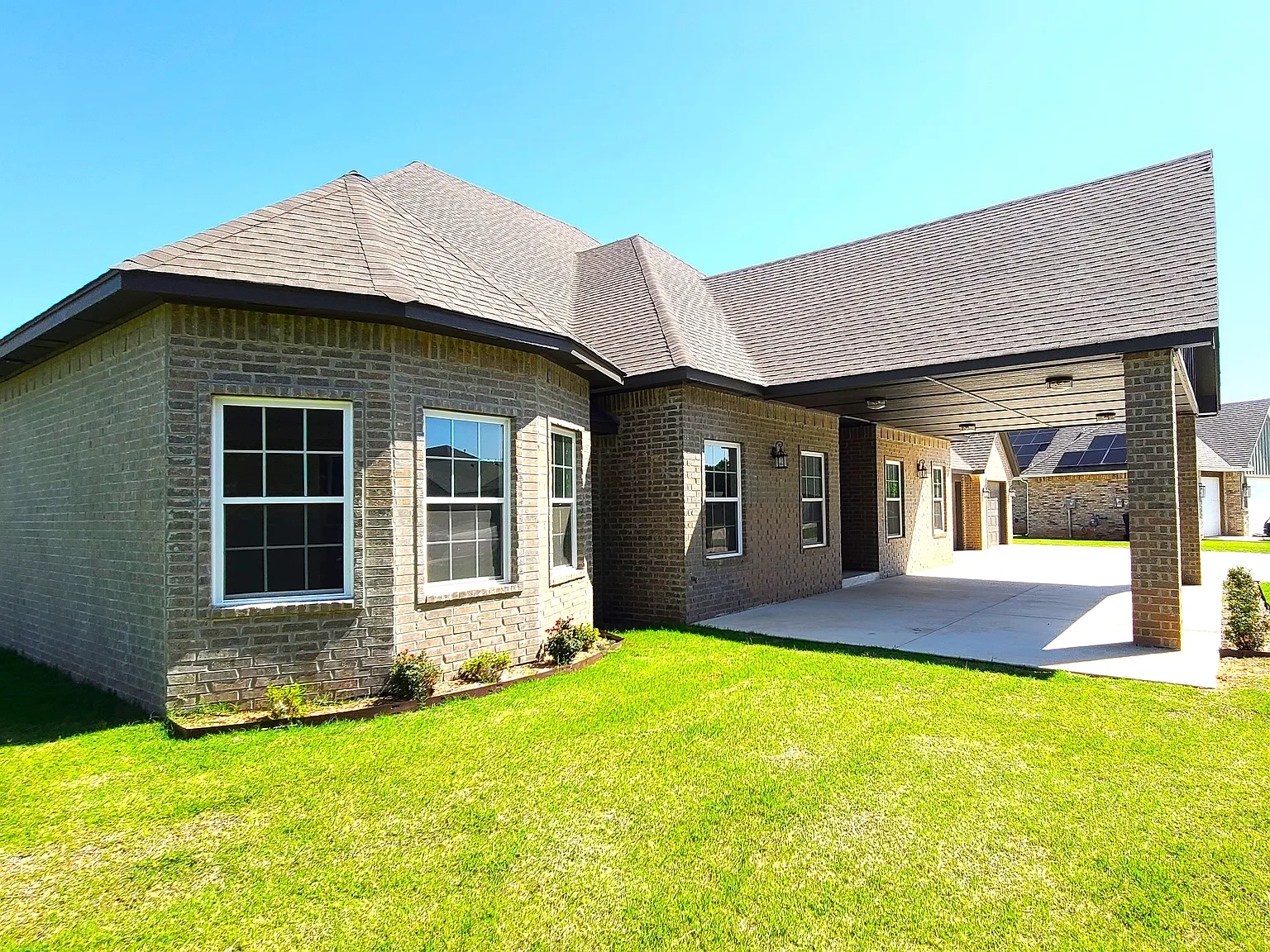 5 bed, 3398 sqft, $3,195 — Photo 2