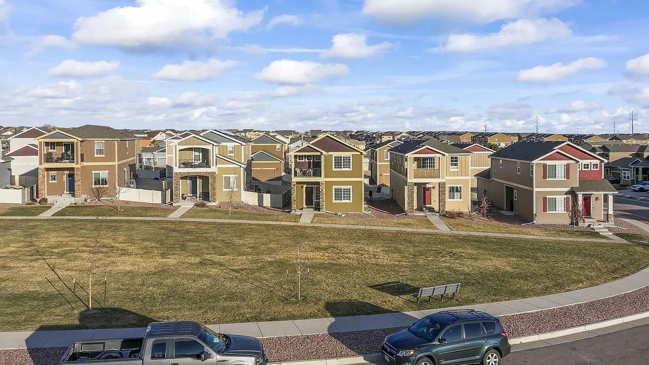 3 bed, 2878 sqft, $2,800 — Photo 3