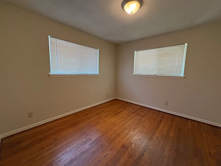 588 Rea Ave — Photo 13