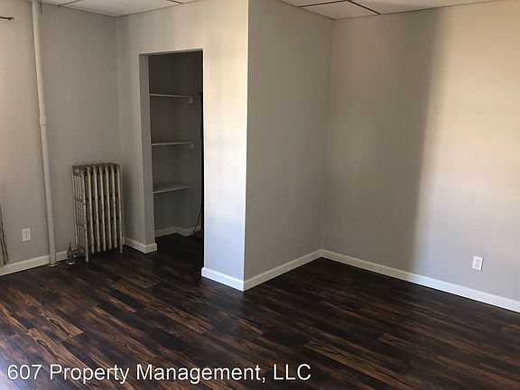 4th image of 202 Oak Hill Ave APT 1