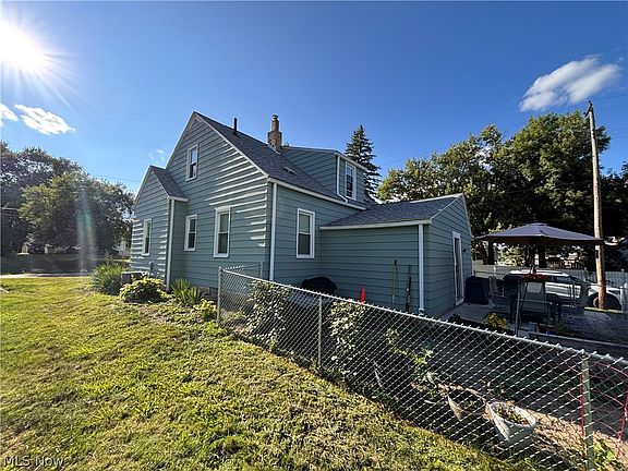 4th image of 300 Harding Ave SW