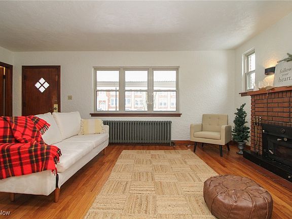 5th image of 50 College St