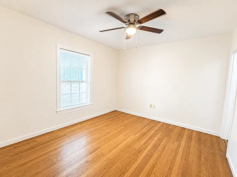 2111 Live Oak St — Photo 7