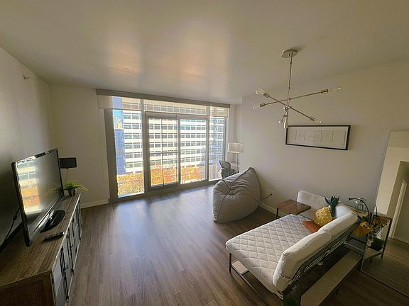 5th image of 38 N Almaden Blvd Unit 1008
