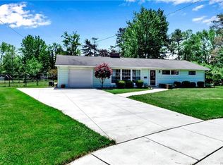 45 Edgewood Rd, Lancaster, NY 14086